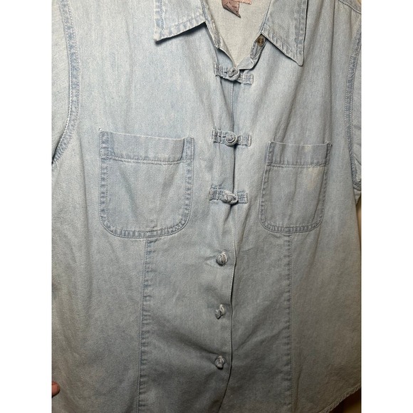 Vintage Denim Republic Denim knot style button-up shirt with a fitted type curva - Picture 7 of 9
